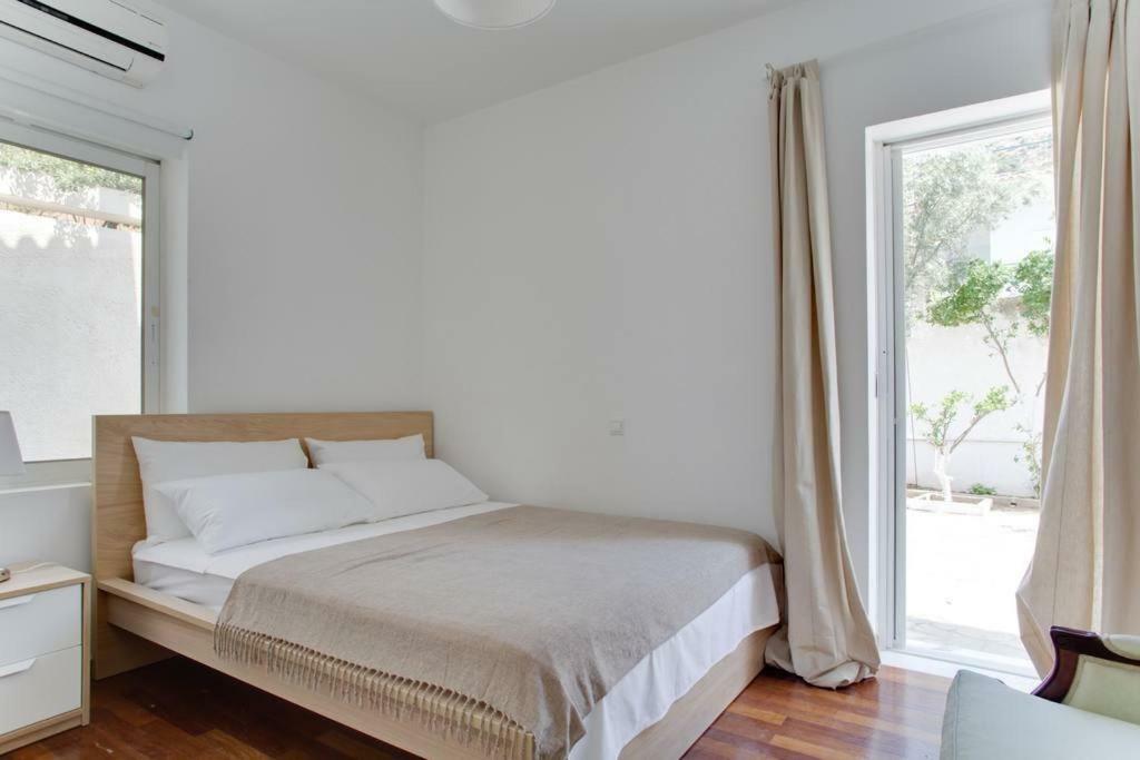 Beautiful, Private Villa By The Sea Agia Marina  Exteriör bild